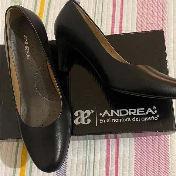 ANDREA - Picture 2 of 4